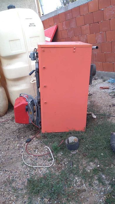 2 centrale  una pe ulei ars si pe lemne de 80 kw si wismman de 35kw