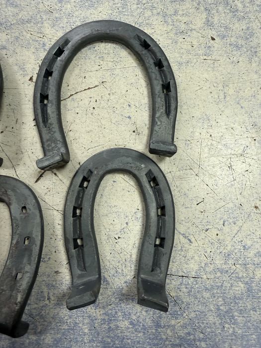 Подкови различни размери