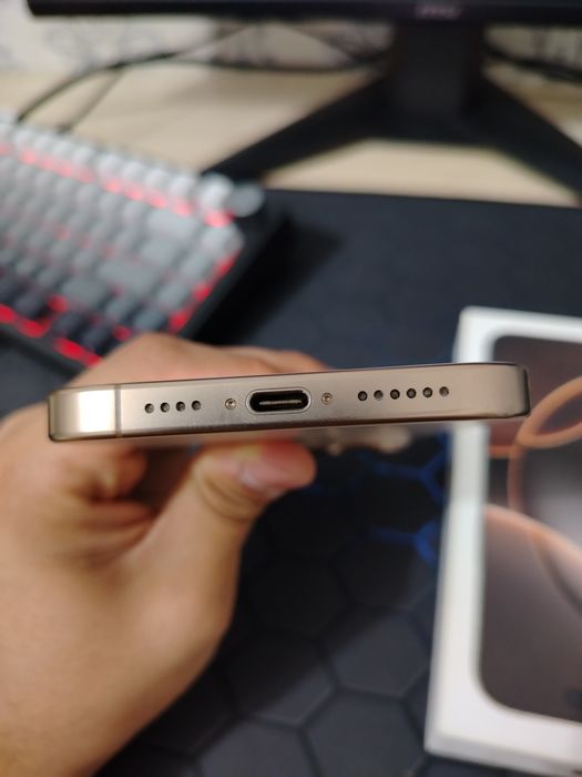 Продам Iphone 16 pro max