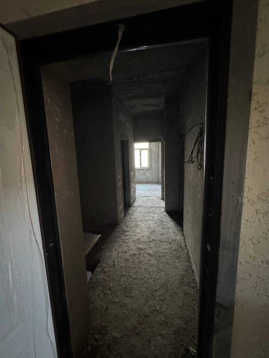 Zamona ro'parasida Dupleks kvartira Qizg'aldoq mahallasida 52 kv 52 kv