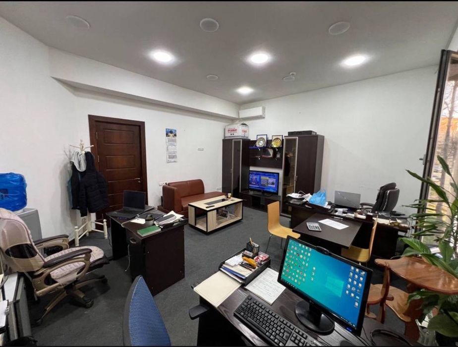 Ул.Нукус Глинка нежилой офис 30кв.м второй этаж хороший ремонт срочно