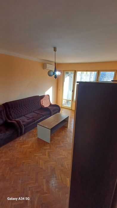 Дава се под наем многостаен апартамент в Кърджали