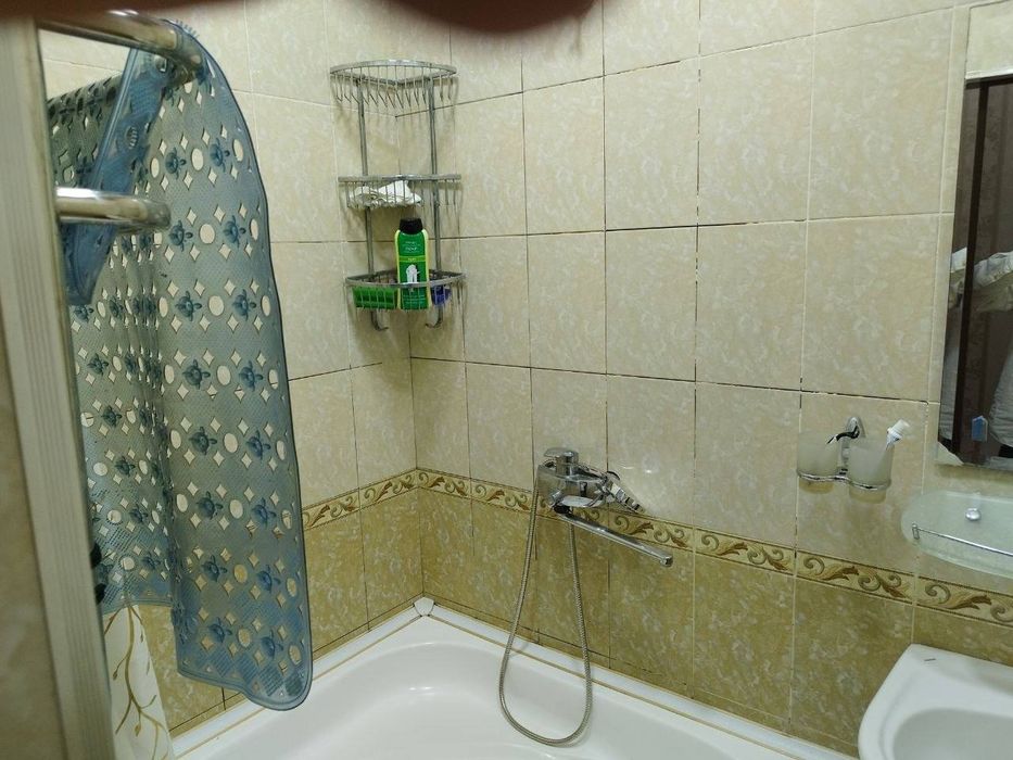 2 xonali kvartira sotiladi