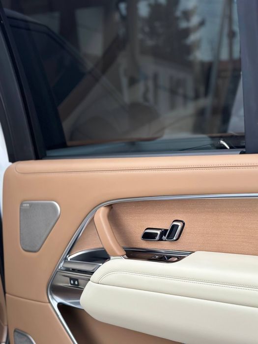 Range rover SV P615
