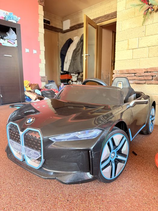 Акумулаторна кола bmw i4