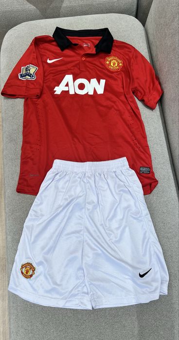 Новая футбольная форма Manchester United AON