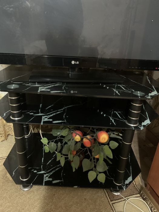 Телевизор, тумба для телевизора