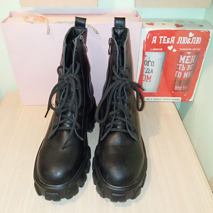 Ботинки Обувь. Кроссовки