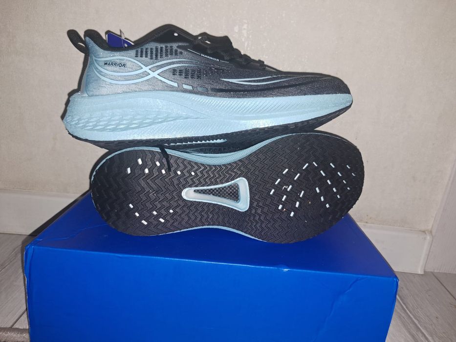 Кроссовки, размер 43.