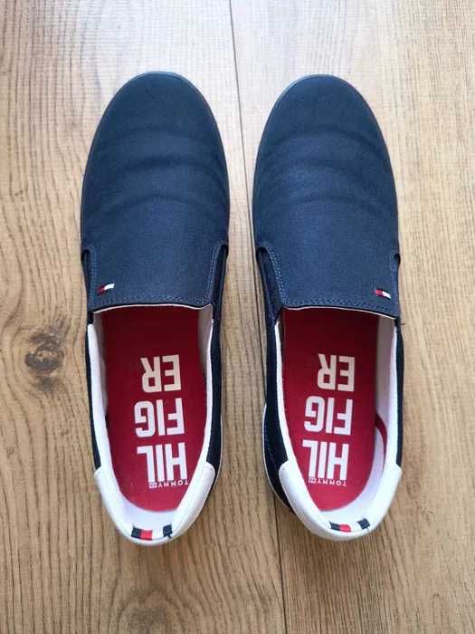 Vand doua perechi de pantofi barbatesti