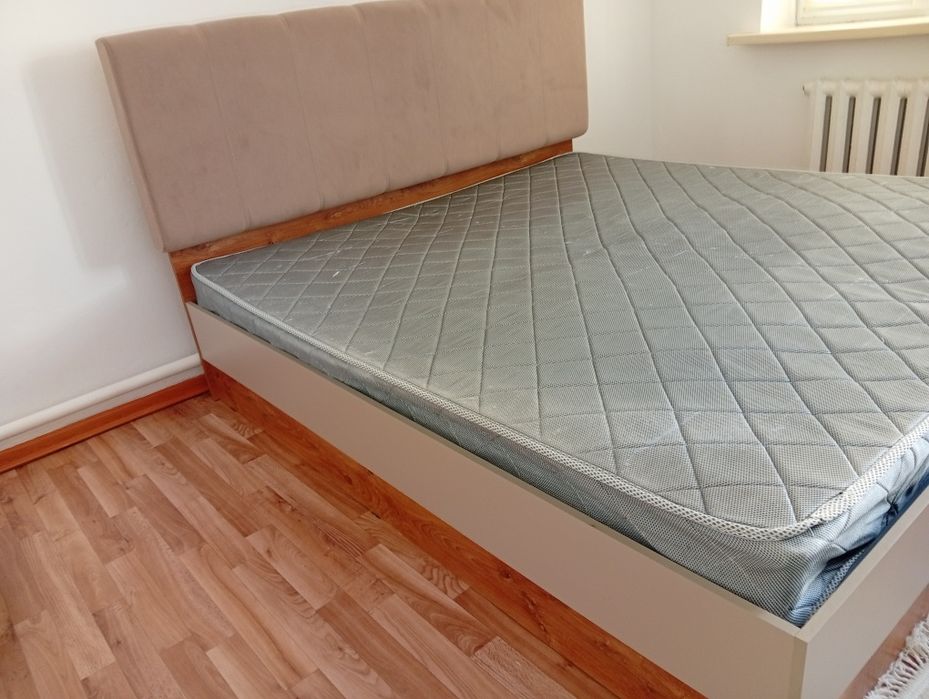 Продам Кровать с матрасом