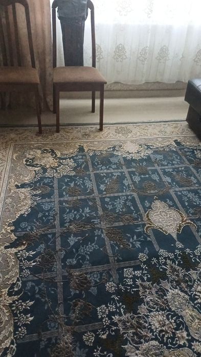 Продам ковер новый.