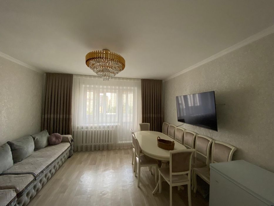 Продам стол и 12 стульев