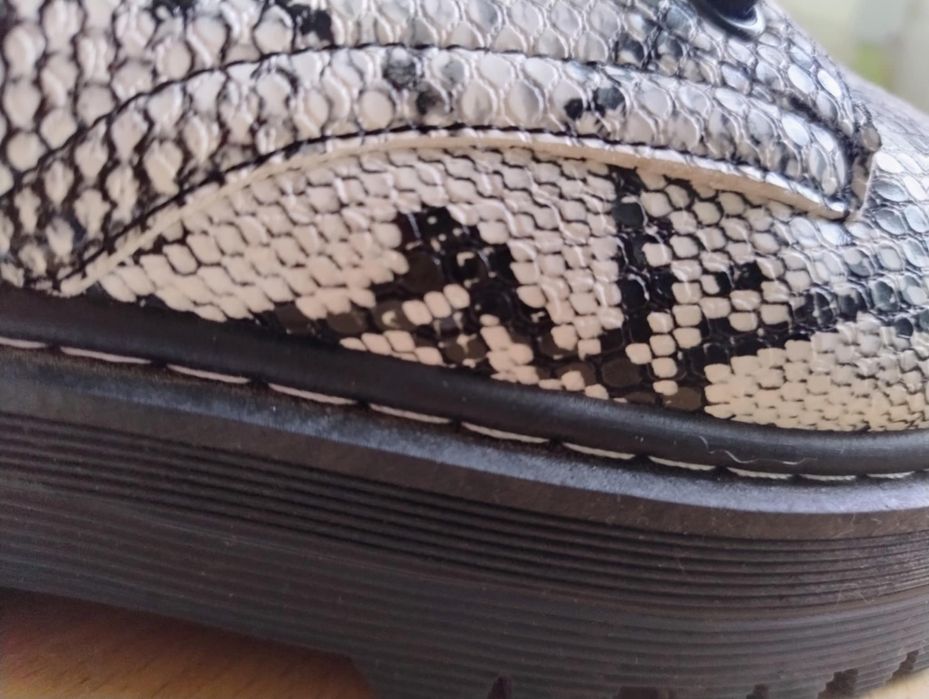 Комплект чанта и обувки 39 в змийски принт