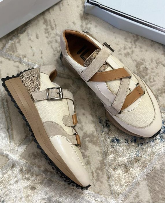 lLVI кроссовка.