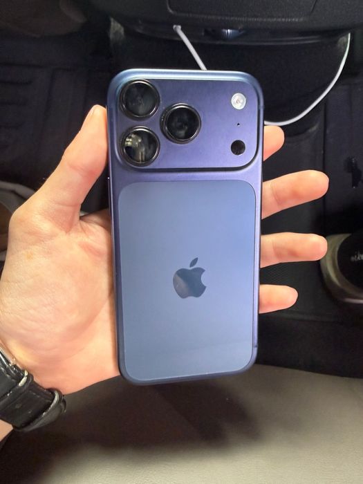 iphone 17 pro темно синий
