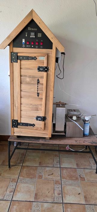 Afumătoare DREVOS 3 în 1 (Family2.0), Capacitate încărcare 15 kg – cald/rece/uscare + generator aburi