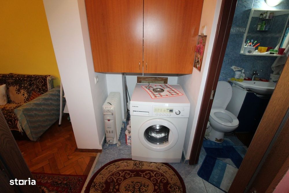 Vând apartament 3 camere în Hunedoara, zona Micro3-Profi, etaj 2..