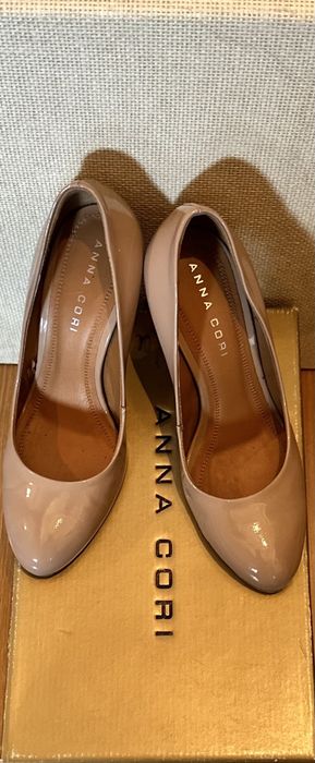 Pantofi cu toc din piele lacuita