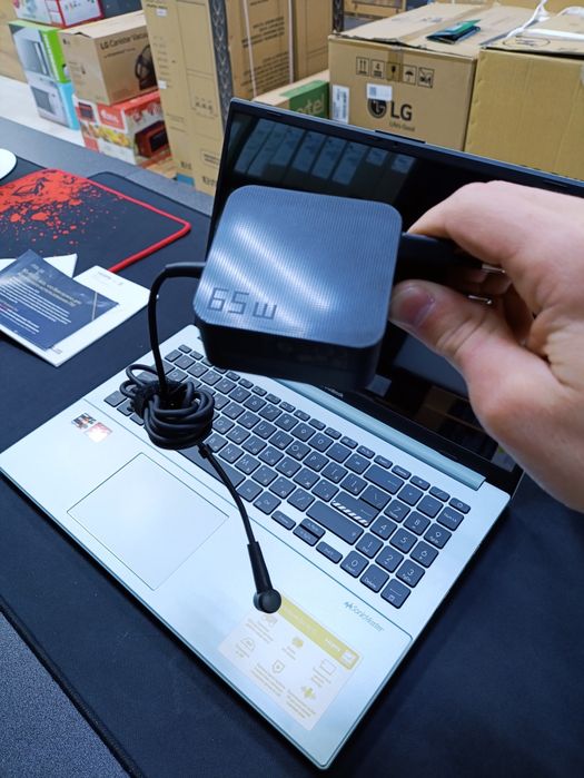 Asus VivoBook 15 OLED