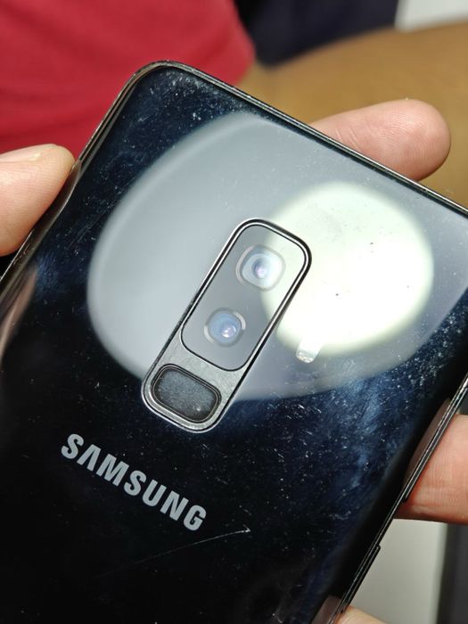 Samsung s9+ в хорошем состоянии