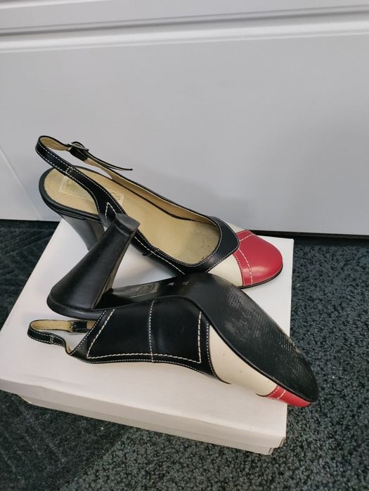 Pantofi dama piele naturala măsura 37, dar se potrivesc pt 36, 5