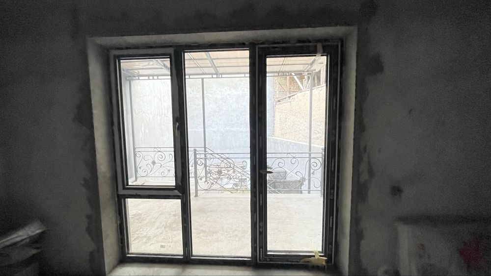 Янги ховли сотилади, Учтепа тумани, ориентир: эски Литературный инстит