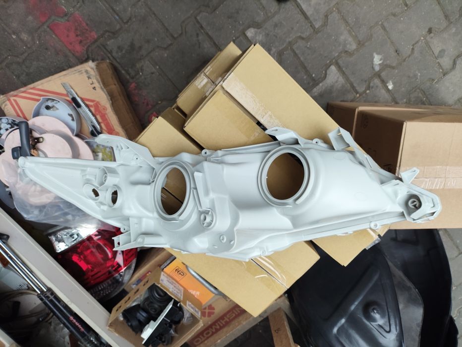 Корпус фара камри