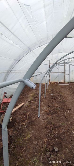 Оранжерия с размери 9х3х2.10 метра.