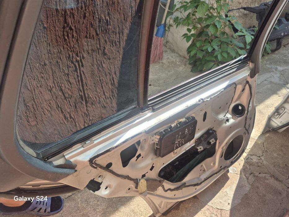 Задние двери Mercedes S211 универсал