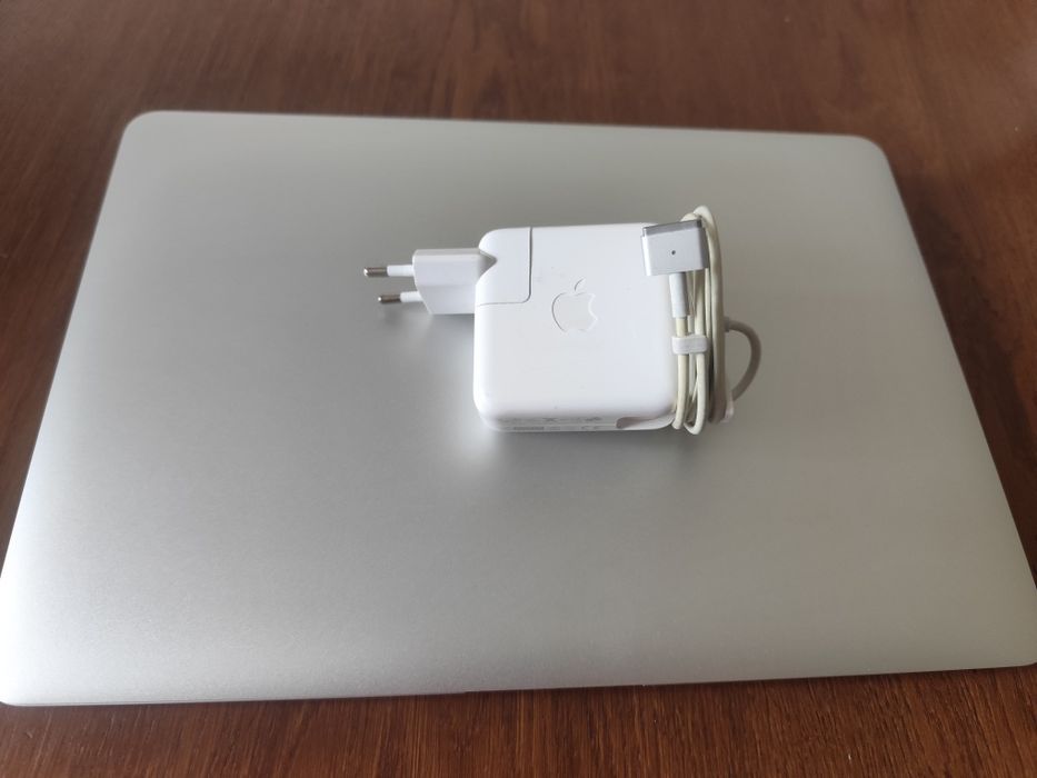 MacBook Air 13 " 2015 1.6Ghz 8Gb Ram 121GB SSD Перфектен