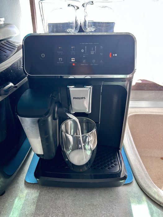 Expresor Philips LatteGo EP2330/10 IMPECABIL in garantie