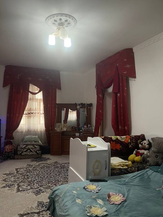 Продается дом в азадбаше 5.5 сотих 6 комнат возле дороги