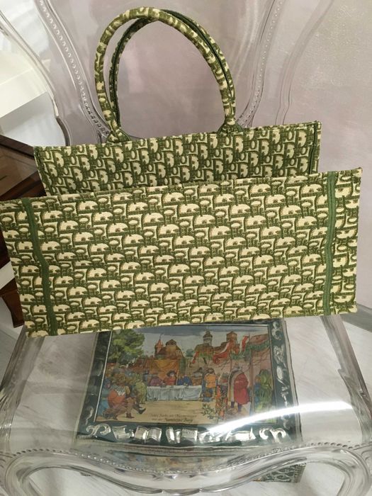 Christian Dior Large Oblique Book Tote in Green чанта