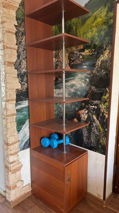 Шкаф с полочками