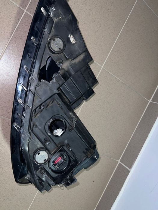 Volkswagen Passat b7  Far drept original,adaptiv,bixenon 3AB941754