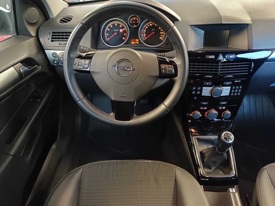 Opel Astra GTC...