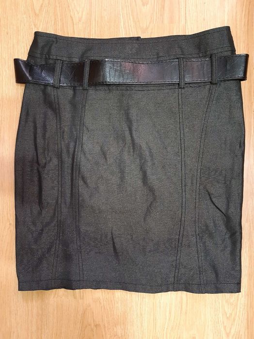 Vând fustă nouă, scurtă