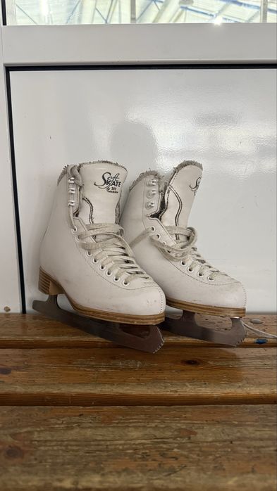 Фигурные коньки Jackson 380