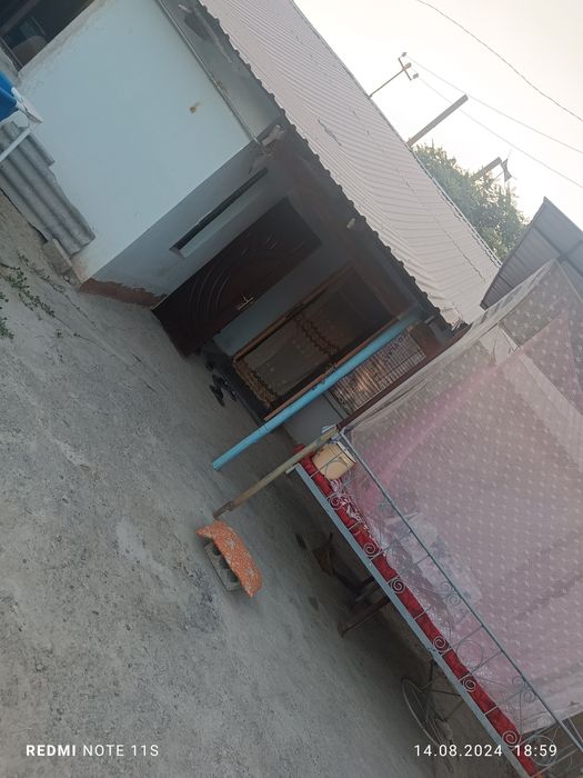 Yangiyul saxarniyda 6 ta xonali 10,5 sotok xovli  sotiladi