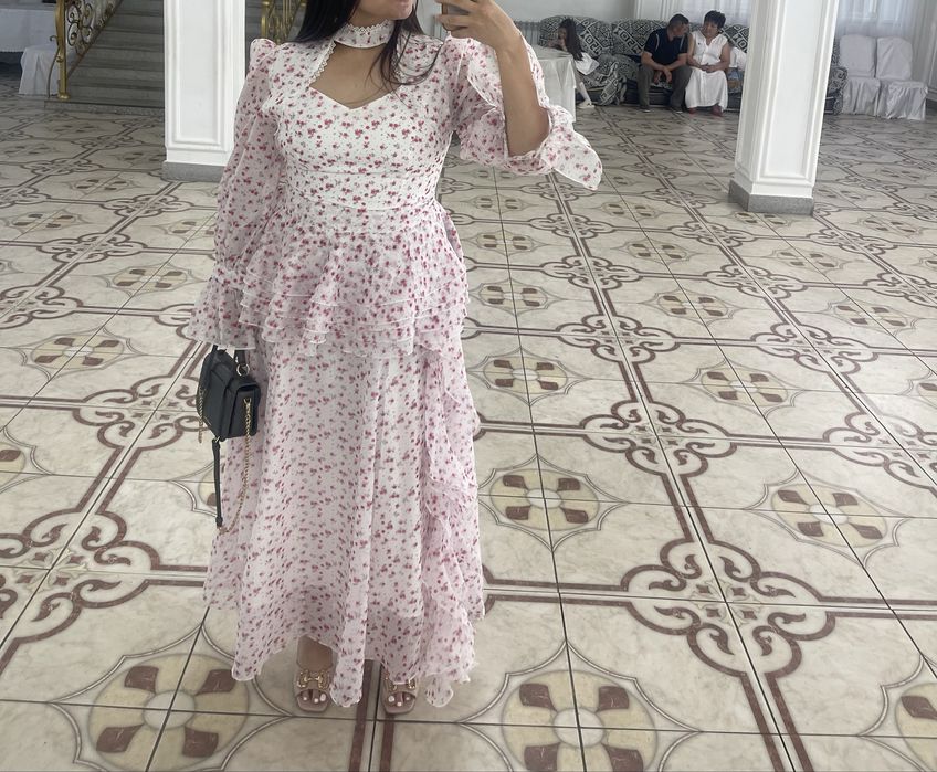 Платье  красивое