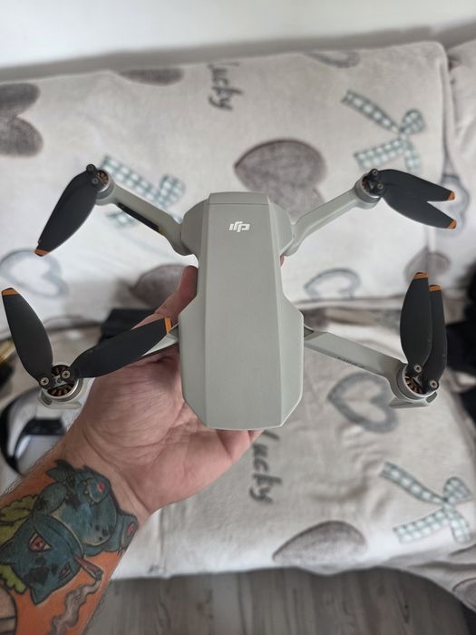 Vand Drona DJI mini 2