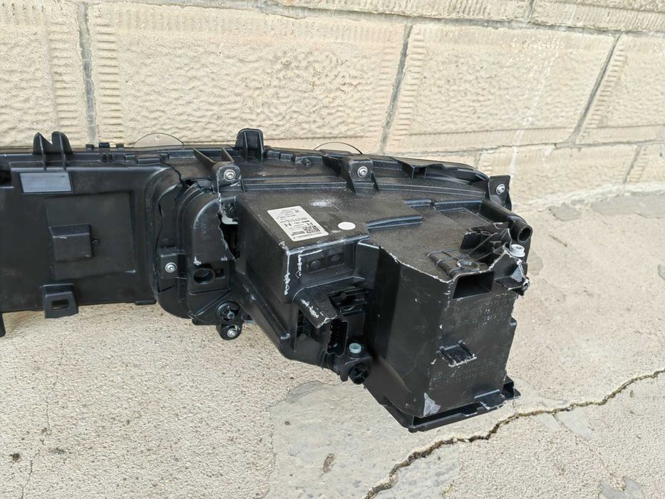 Фарове Renault 4 E-Tech LED / Маска стъкло Renault 4 E-Tech / Фарове Рено 4 Оригинални