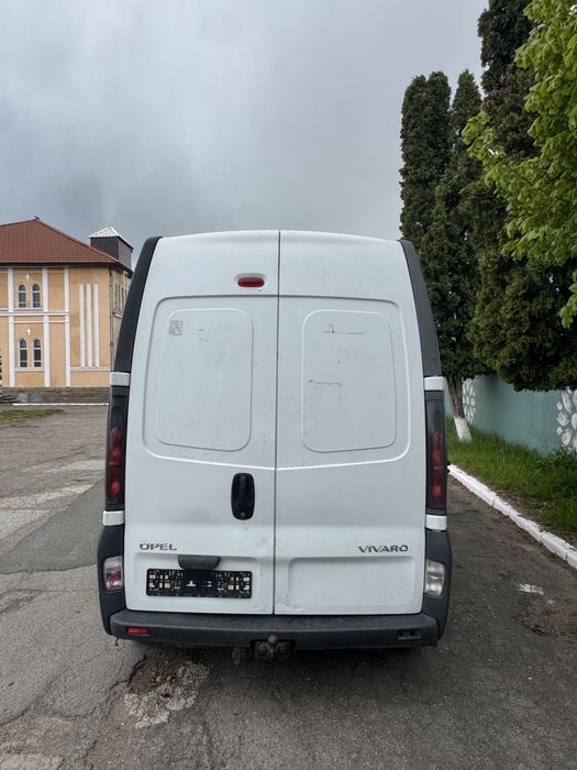 Opel Vivaro, Renault Trafic , Model inalt