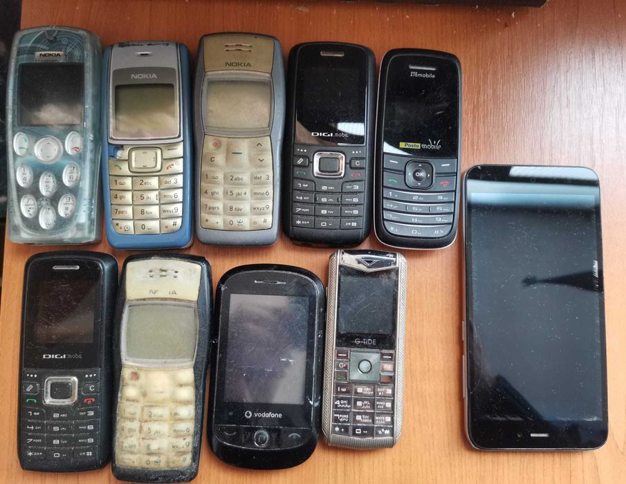 Telefoane vechi pentru reciclare