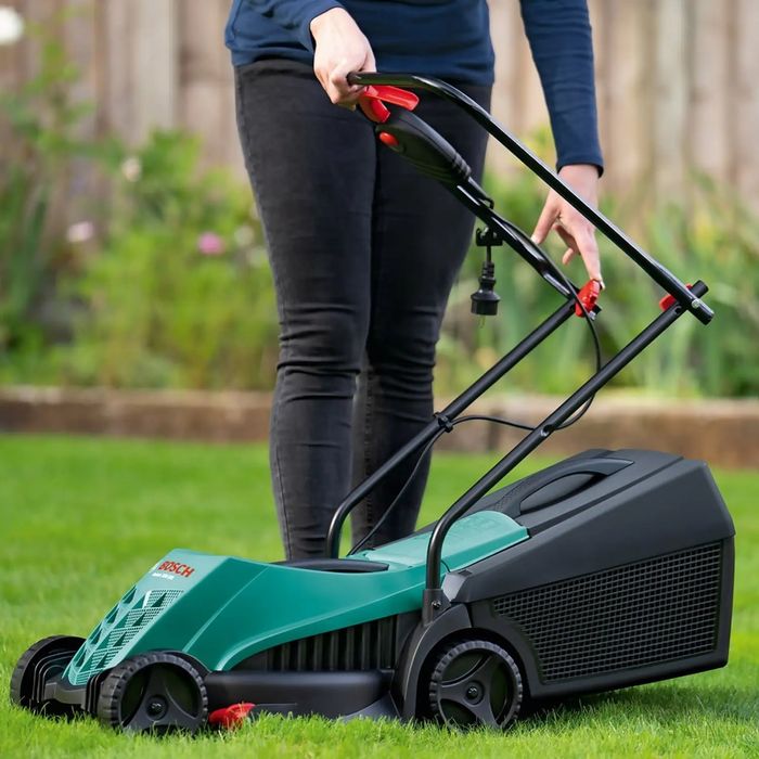 Электрическая газонокосилка 
Bosch ROTAK 32 + триммер Bosch 
EasyGrass