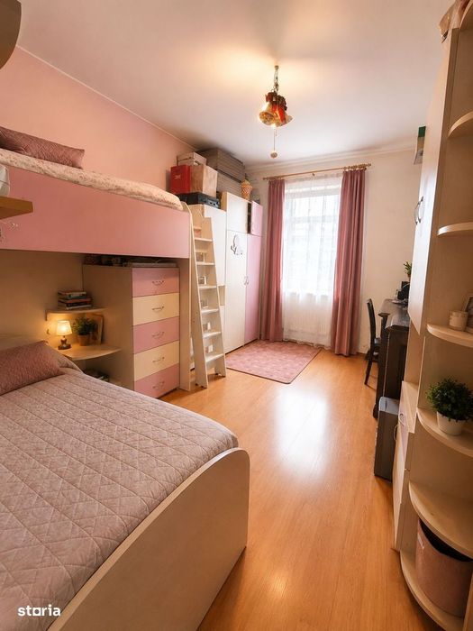 Apartament 3 camere, 97 mp(etaj 1) + 2 spații anexe în aceeași curte