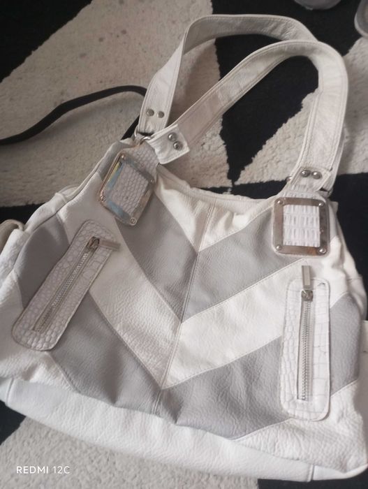 Раница и дамска чанта актуални.