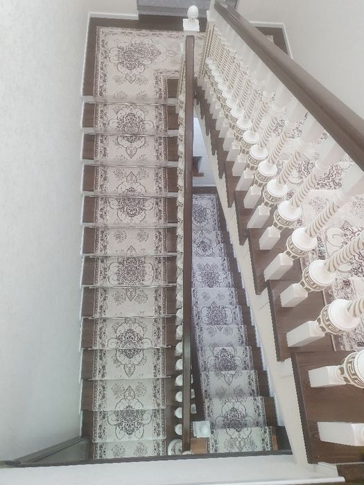 Гилам кесиш тикиш ва улаш хизматлари.