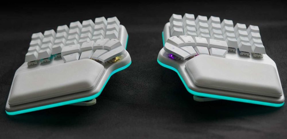 Dygma Defy Silver – безжична ергономична разделена клавиатура